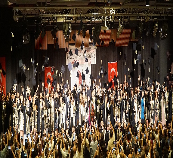 Yalova Üniversitesi Genç Mühendislerini Geleceğe Uğurladı