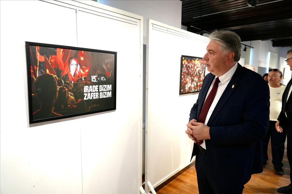 Rektörümüz Prof. Dr. Mehmet Bahçekapılı ile Rektör Yardımcımız Prof. Dr. Serdar Geri, Kent Müzesi’nde düzenlenen 15 Temmuz Demokrasi ve Millî Birlik Günü Fotoğraf Sergisinin açılış programına katıldı.