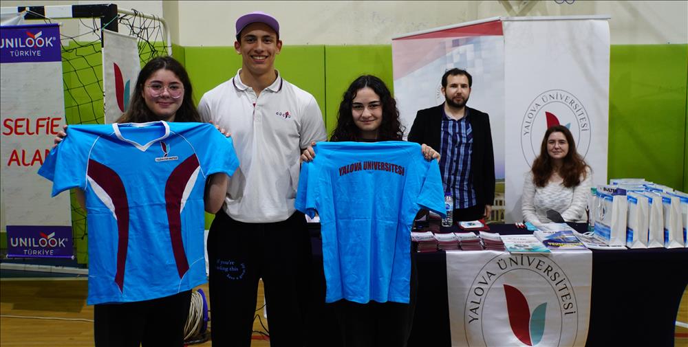 Üniversitemiz Yalova’da Düzenlenen Öğrenci Tercih Fuarı’na Katıldı