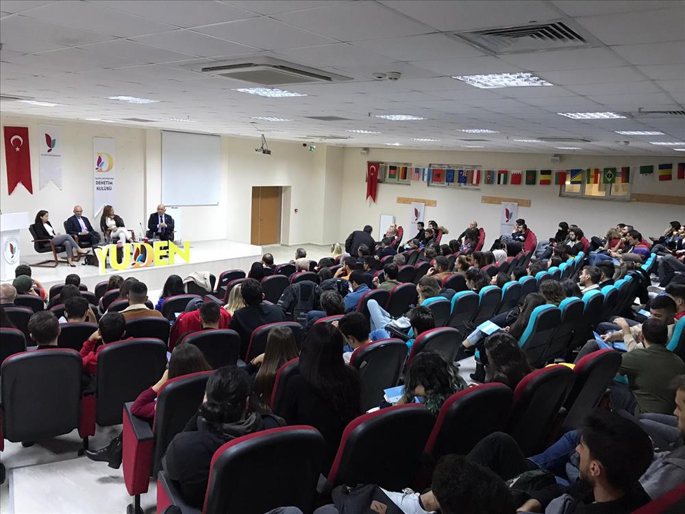 Üniversitemizde "Yarına Hazır Olmak, Gelecek ve Kariyer Üzerine" Konulu Panel Gerçekleştirildi