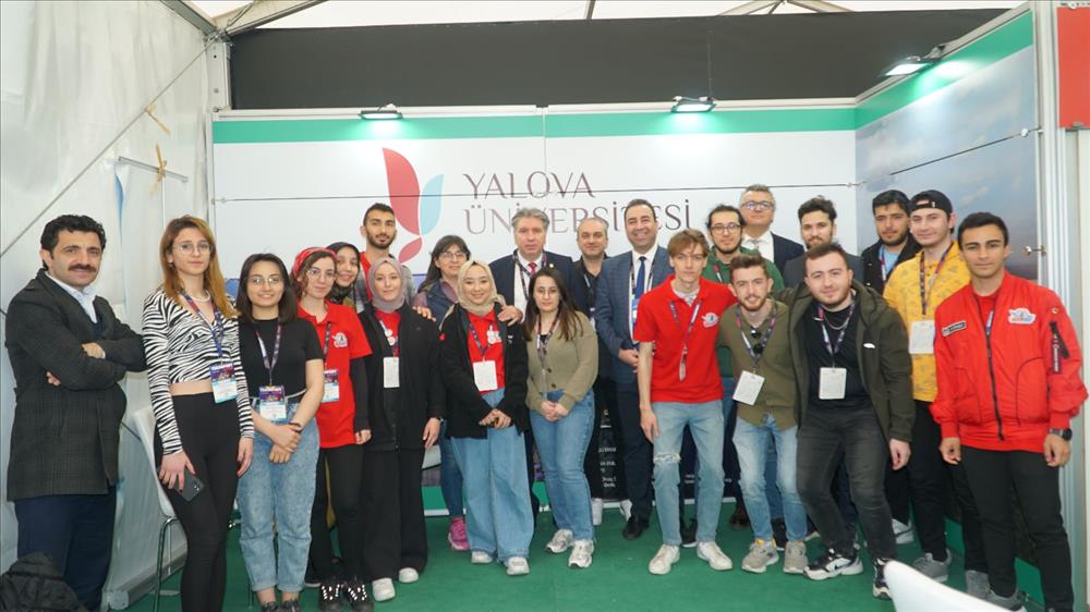 Yalova Üniversitesi Rektörü TEKNOFEST'e Damga Vuran Öğrencileri Yalnız Bırakmadı 