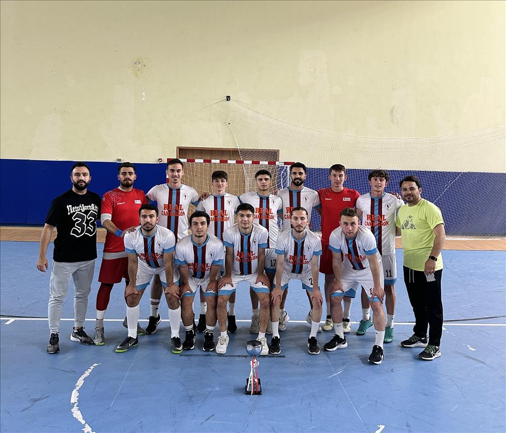 Yalova Üniversitesi Futsal Takımlarından Çifte Şampiyonluk