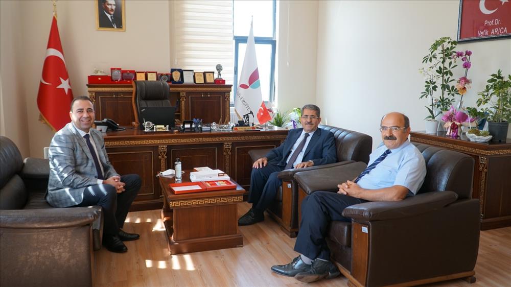 Rektörümüz Prof. Dr. Suat Cebeci’den Tıp Fakültesi Dekanı Prof. Dr. Vefik Arıca’ya Ziyaret