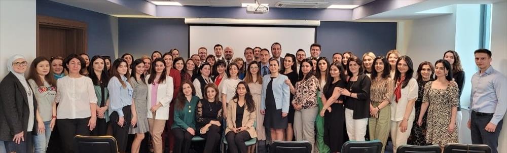 Prof. Dr. Vefik Arıca Azerbaycan'da 'Pediatri Sempozyumu'na Katıldı 