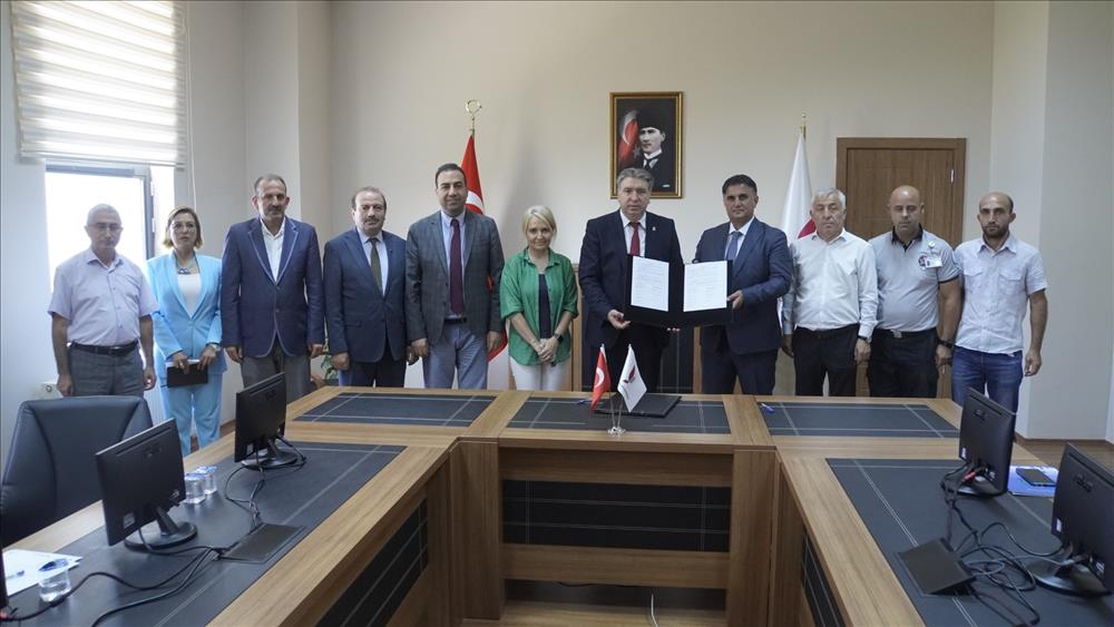 Üniversitemiz Koop-İş Sendikası ile Ek Protokol İmzaladı
