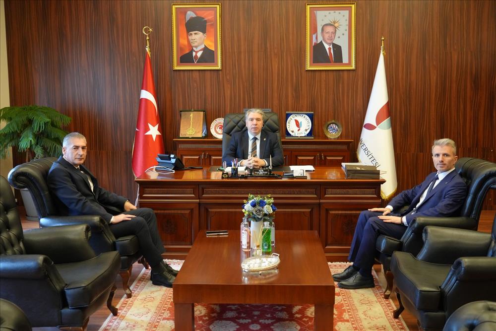 Yalova Tarım ve Kırsal Kalkınmayı Destekleme Kurumu (TKDK) İl Koordinatörü Bekir Güre, Üniversitemiz Rektörü Prof. Dr. Mehmet Bahçekapılı’yı makamında ziyaret etti.