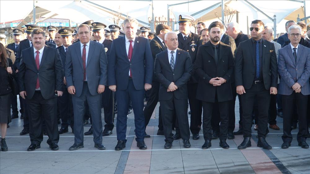 Üniversitemiz Rektörü Prof. Dr. Mehmet Bahçekapılı, 10 Kasım Programına Katıldı