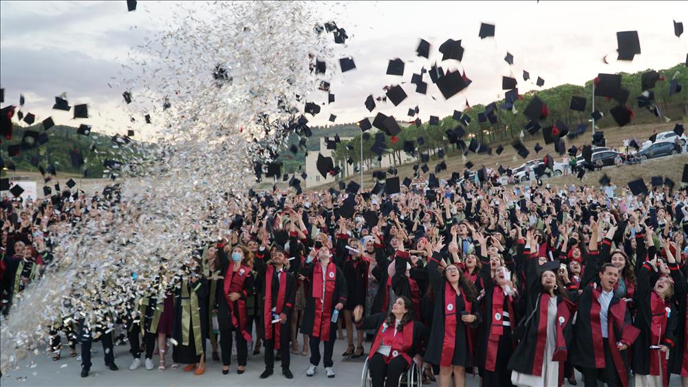 Yalova Üniversitesi Mezunlarını Geleceğe Uğurladı