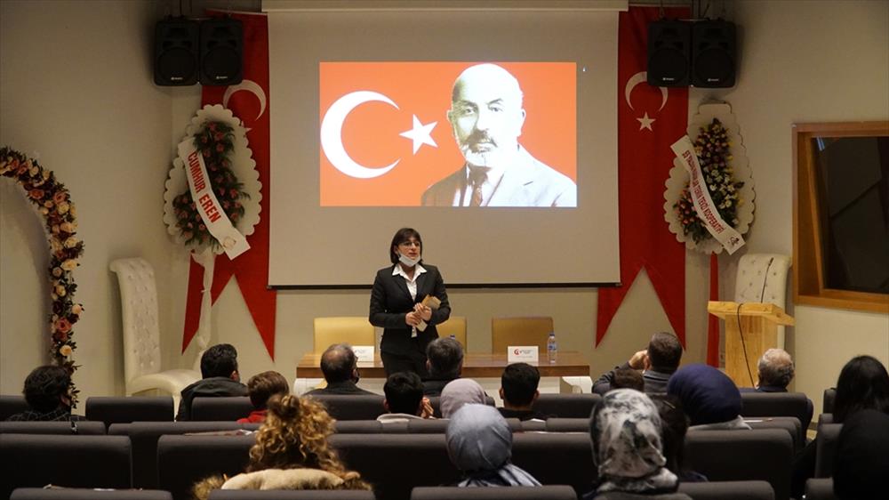 Vefatının 85’inci Yıldönümünde Mehmet Akif’i Anma Paneli Düzenlendi