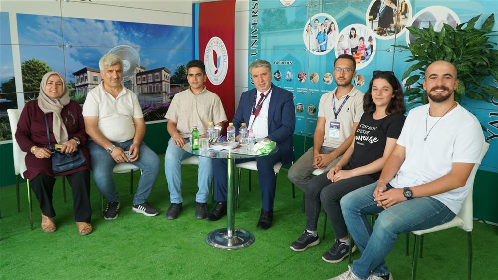 Rektör Bahçekapılı TEKNOFEST 2023 Ankara'da Yarışan Takımlarımıza Destek Verdi 