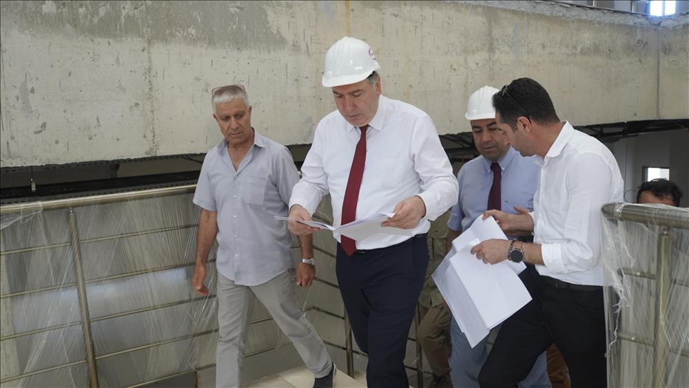 Rektör Bahçekapılı, Morfoloji Binasının İnşaatını Gezdi