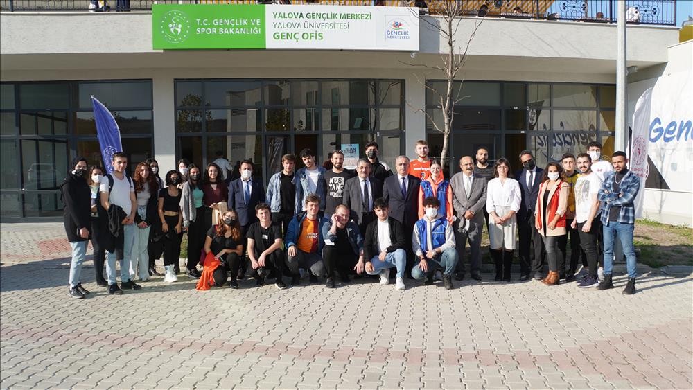 Rektörümüz Prof. Dr. Suat Cebeci Genç Ofiste Öğrencilerle Buluştu