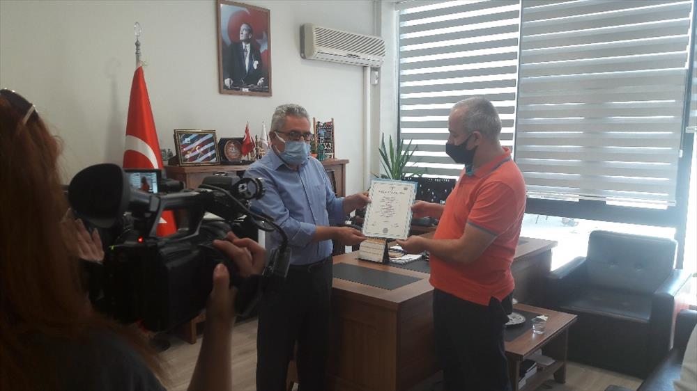 Vefat Eden Öğrencimiz Eda Müdüroğlu’nun Diplomasını Babası Aldı