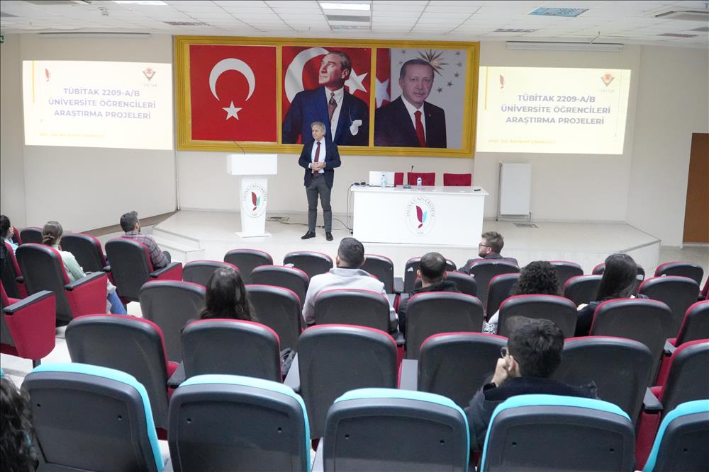 Üniversite Öğrencilerine TÜBİTAK Proje Yazma Eğitimi Verildi 
