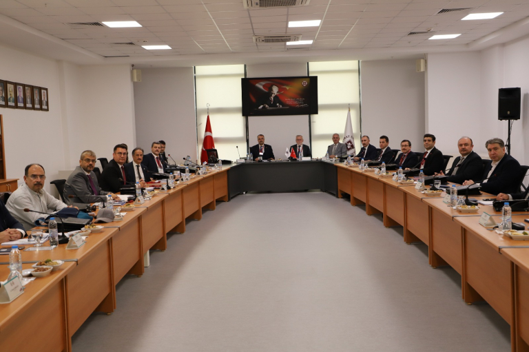 Rektör Bahçekapılı Elazığ’da ÜAK Toplantısı’na Katıldı