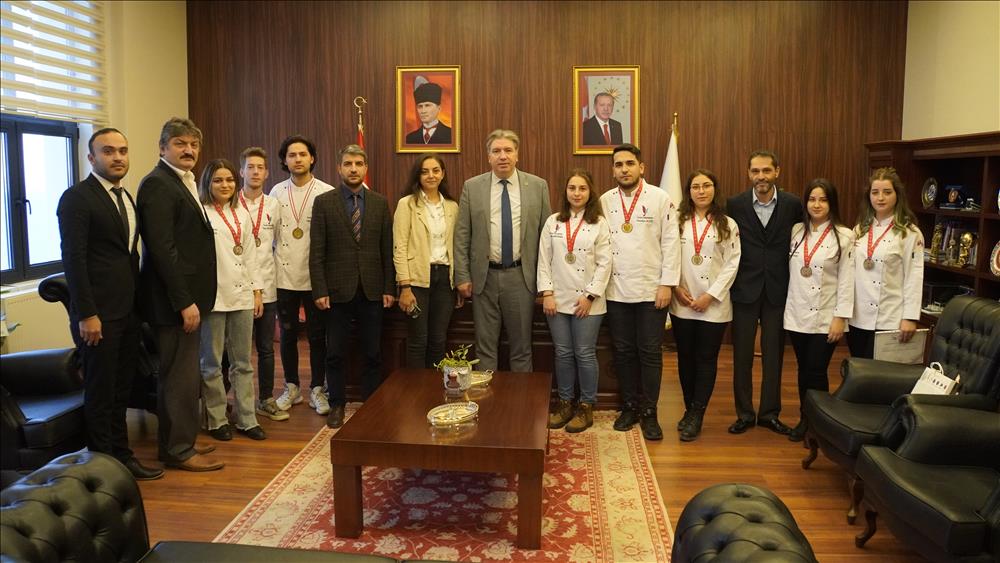 Rektör Bahçekapılı Madalyalı Aşçı Adaylarımızı Ağırladı