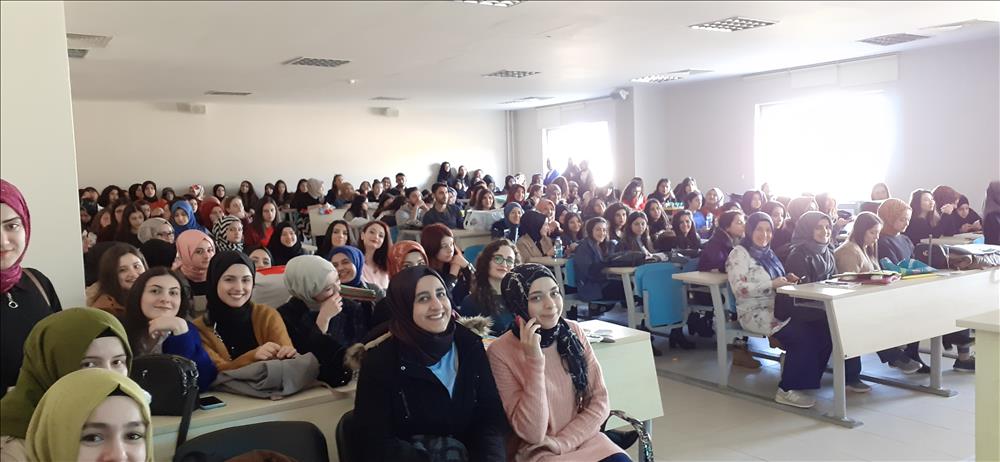 Çınarcık Meslek Yüksekokulumuz’da Çocuk Gelişiminde Etkili Uygulamalar ve Eğitici Oyuncaklar Tanıtım Günleri Etkinliği Gerçekleştirildi