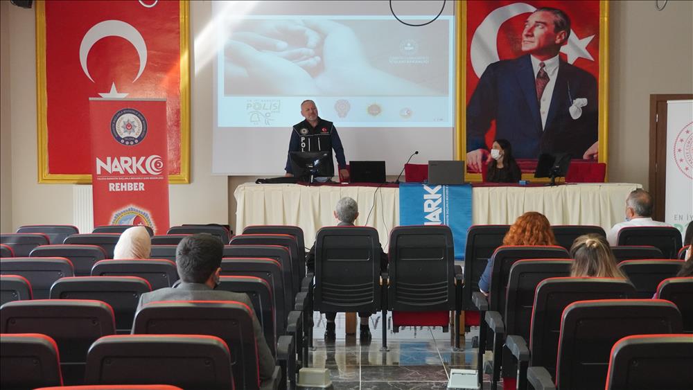 “En İyi Narkotik Polisi Anne Projesi” Kapsamında Eğitim Gerçekleştirildi
