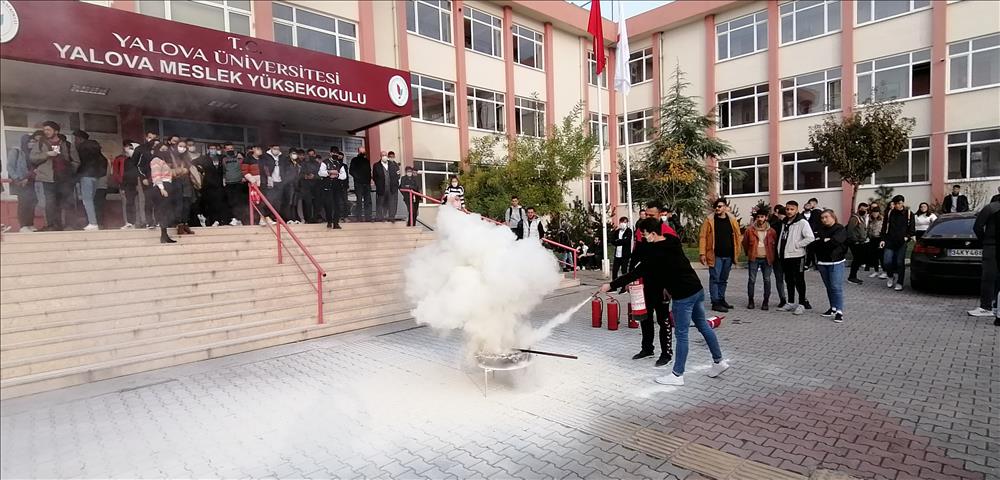 Yalova Üniversitesi Sivil Savunma Biriminin Afet Farkındalık Eğitimlerine Gençlerin İlgisinde Yoğun Artış