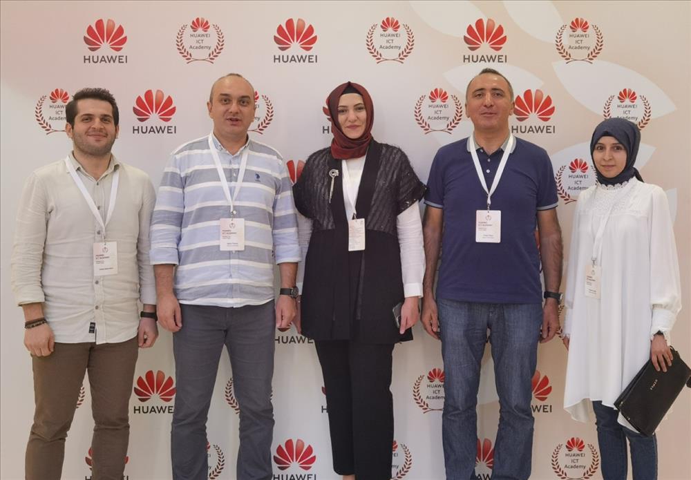 Yalova Üniversitesine En Aktif Üniversite Ödülü