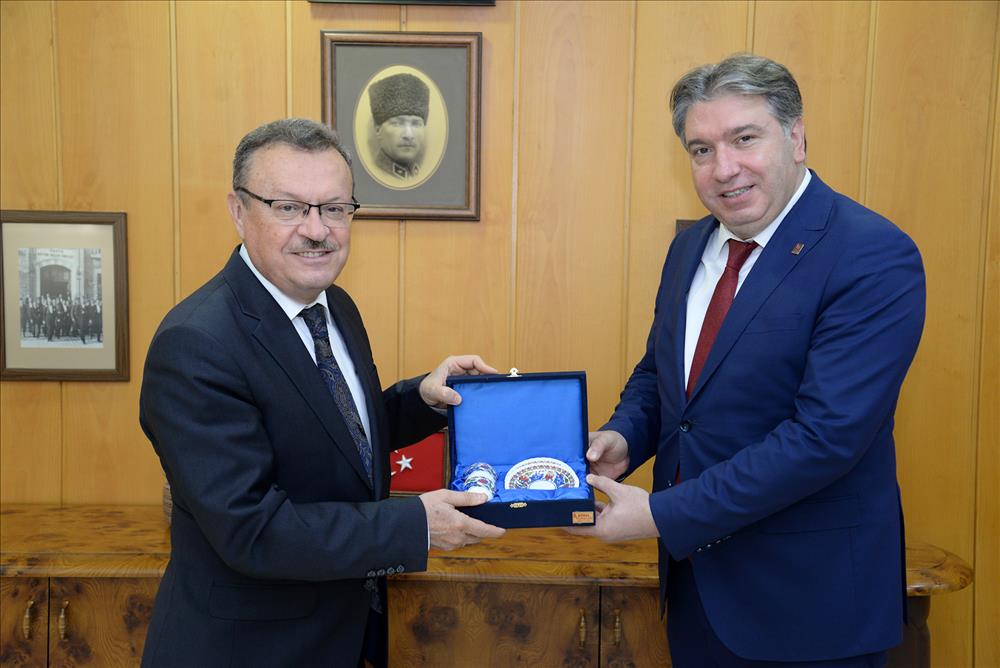 Rektör Bahçekapılı’dan Uludağ Üniversitesi Rektörüne Ziyaret