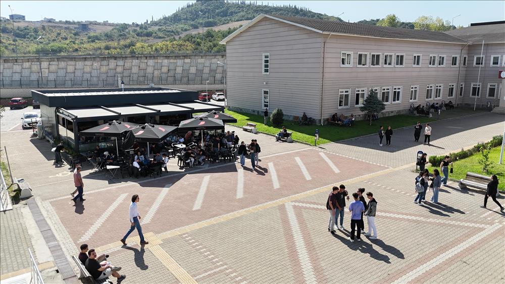 Sosyal Donatı Alanlarıyla Canlı Bir Kampüs