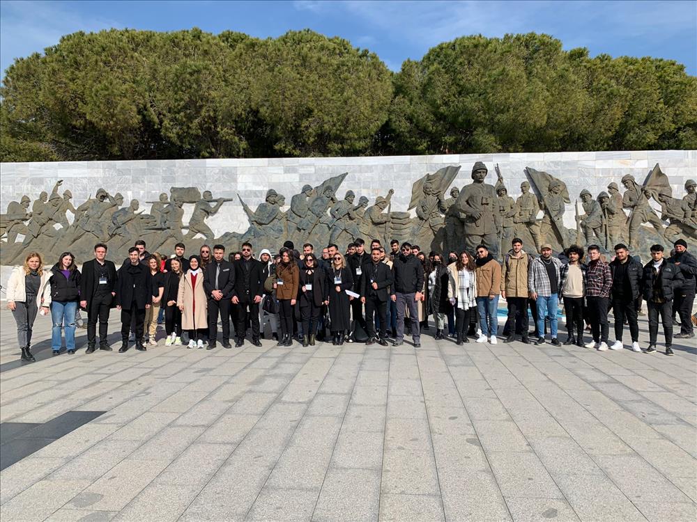 Öğrencilerimiz 18 Mart’ta Şehitlerimizi Çanakkale’de Andı