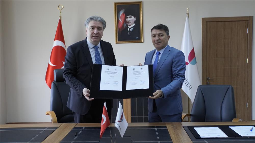Üniversitemizde Toplu İş Sözleşmesi İmzalandı