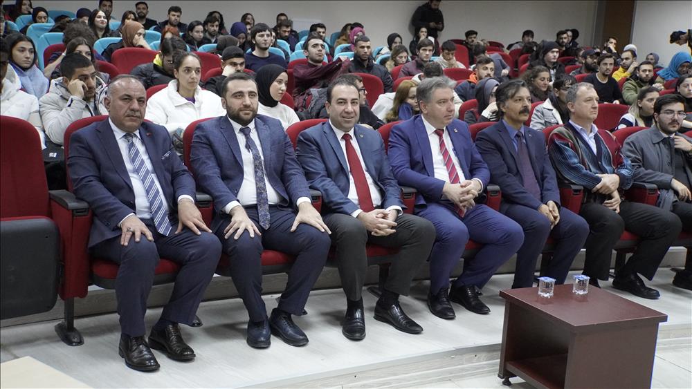 Yalova Üniversitesi Kariyer Günleri'nde Sektör Temsilcileri Öğrencilerle Buluştu
