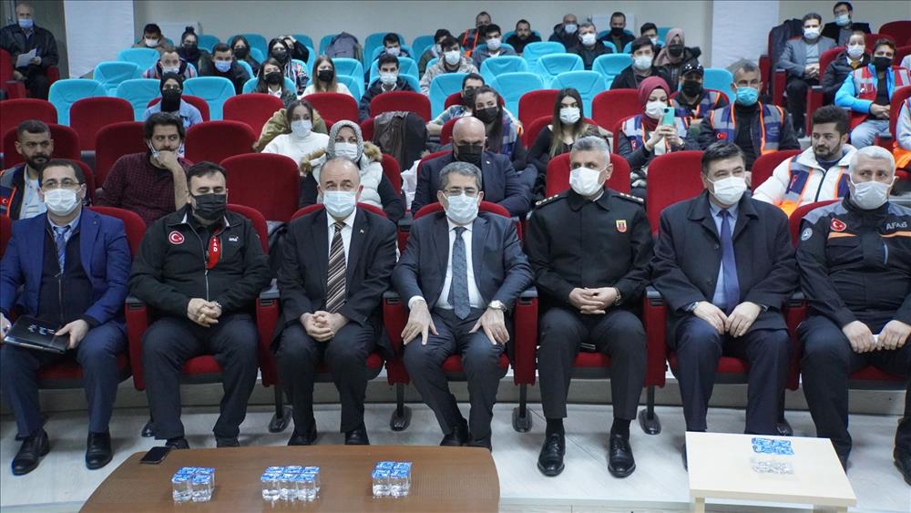 “Afetlerde Gönüllülüğün Önemi” Paneli Düzenlendi
