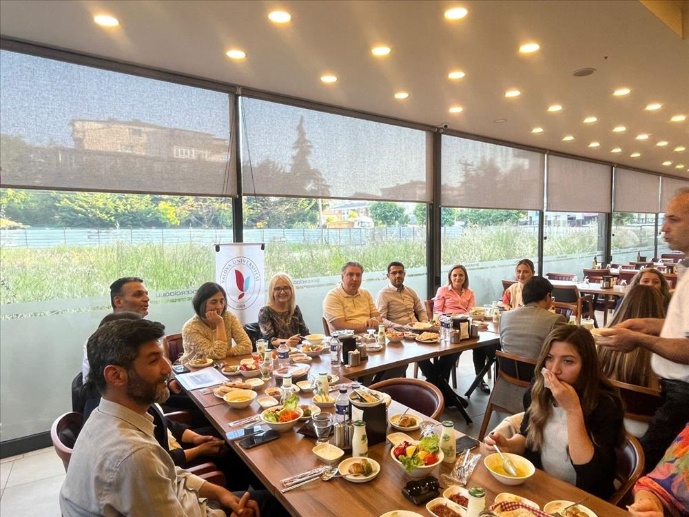 Yalova Üniversitesi Kalite Koordinatörlüğü, Üniversitenin Tüm Kalite Organizasyonu Üyelerini Kapsayan Bir Yemek Organizasyonu Gerçekleştirdi