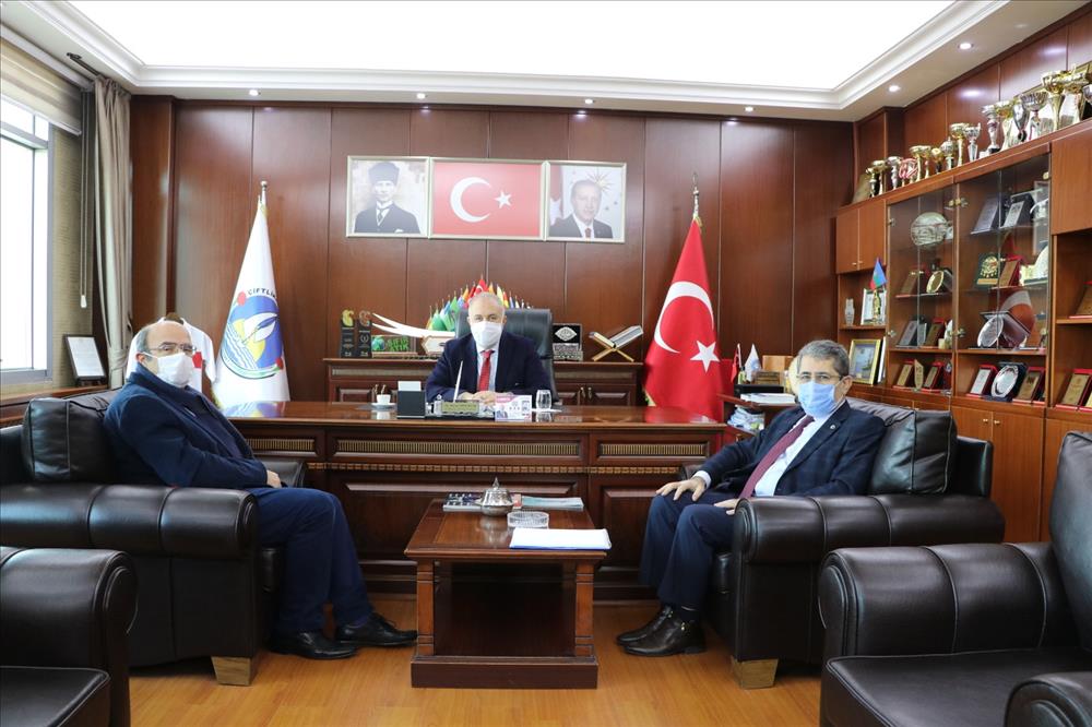Rektörümüz Prof. Dr. Suat Cebeci’den Çiftlikköy Belediyesi’ne Ziyaret 