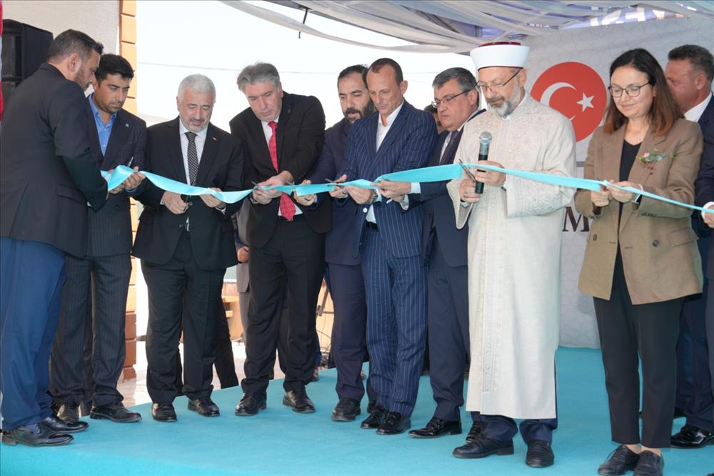 Diyanet İşleri Başkanı Prof. Dr. Ali Erbaş bir dizi açılış programı için Yalova’yı ziyaret etti.