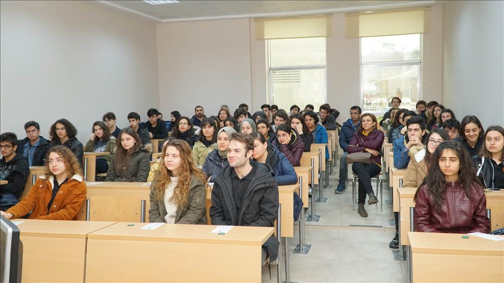 Yalova Termal Fen Lisesi Öğrencileri, Yalova Üniversitemiz Polimer Mühendisliği Bölümü’nü Ziyaret Etmişlerdir.