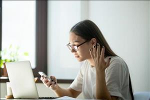 170c9480-d400-4513-a334-d9077c6d5101-angry-confused-businesswoman-annoying-with-phone-call.jpg