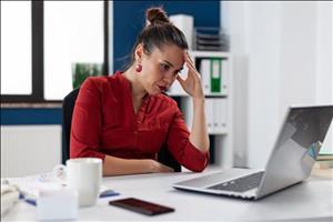d0893490-2b36-4d46-8fed-09369afbabb6-angry-frustrated-upset-businesswoman-having-problem-with.jpg