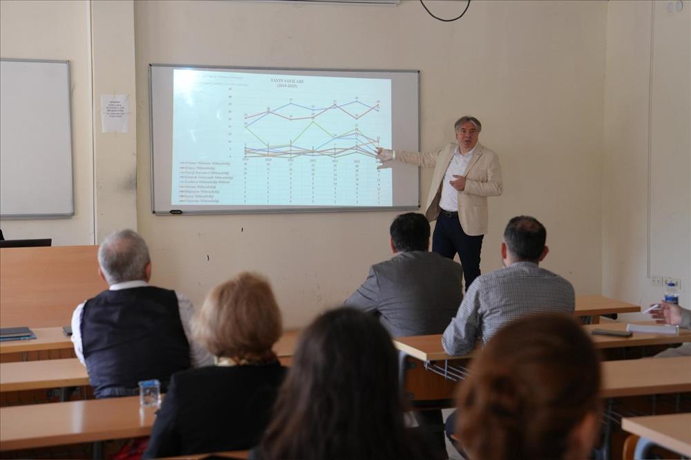 Mühendislik Fakültesi’nde Akademik Kurul Toplantısı Düzenlendi
