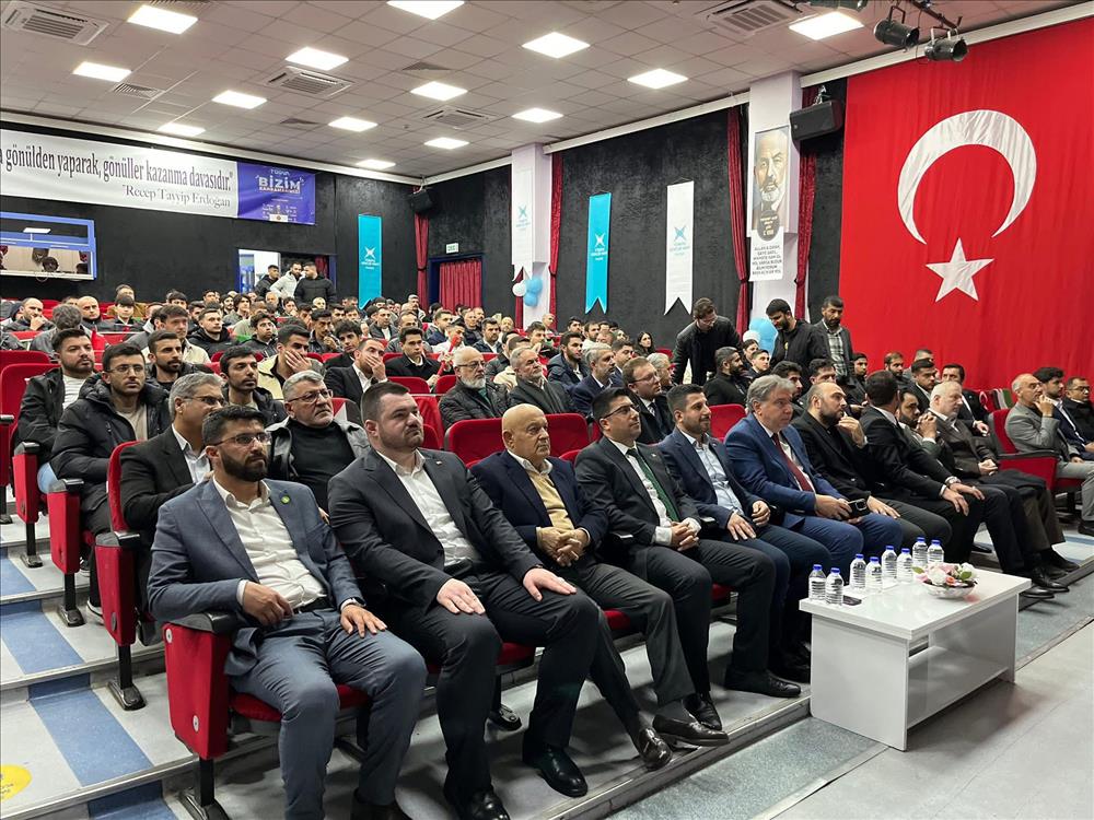 Rektörümüz Prof. Dr. Mehmet Bahçekapılı, TÜGVA Yalova İl Temsilciliği Genel Kurulu'nda gençlerle bir araya geldi.