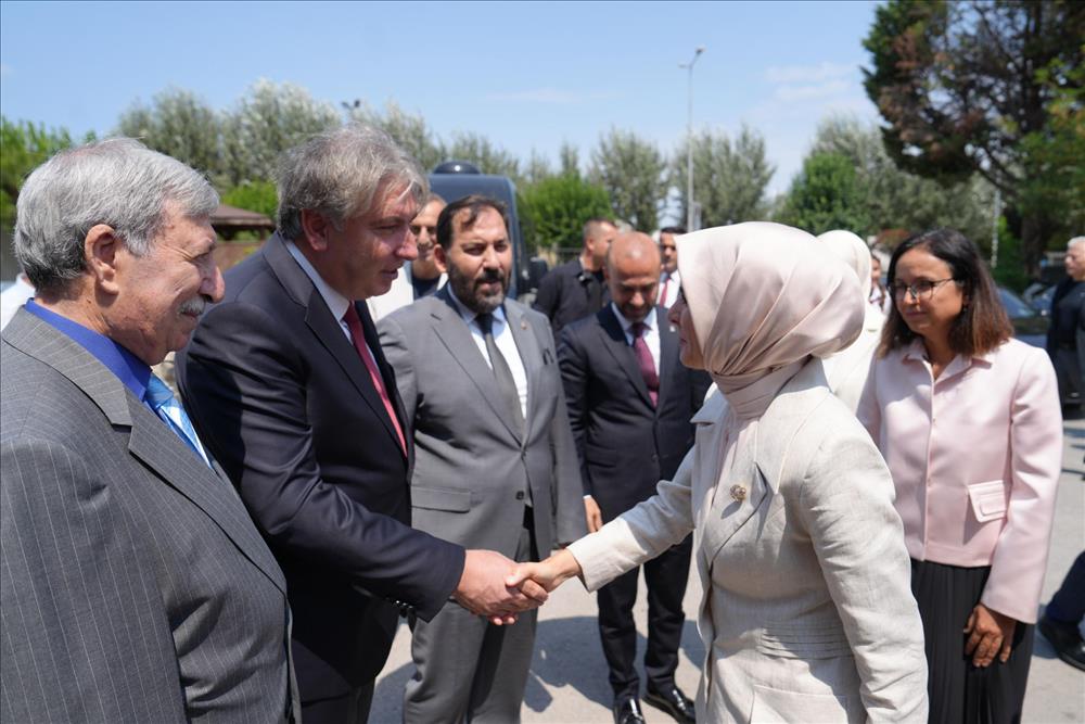 Aile Bakanı Göktaş, Yalova ve Çınarcık Huzurevi'ni Ziyaret Etti