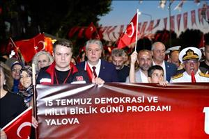 Rektörümüz Prof. Dr. Mehmet Bahçekapılı, 15 Temmuz Demokrasi ve Millî Birlik Günü kapsamında düzenlenen Demokrasi Yürüyüşüne katıldı.